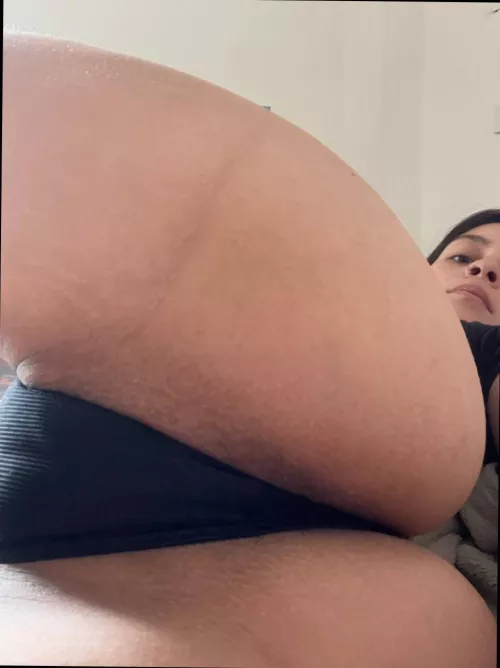 a big booty that needs a big D