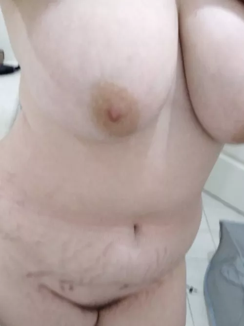 A new foto of my wife, what do you think of her married body? 