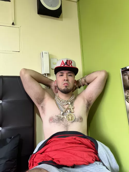 Anyone else love having a hairy body? Haha worthy of a wolf 