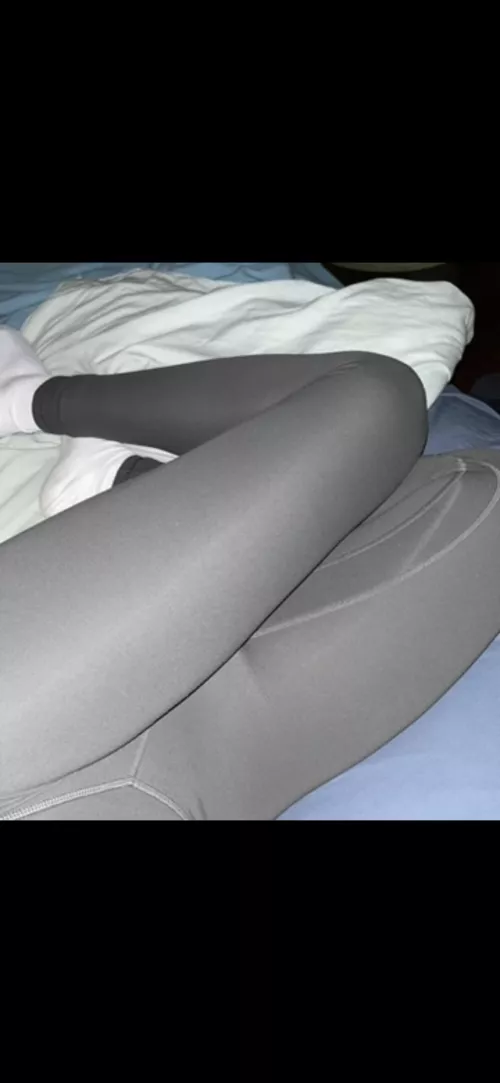 Anyone looking to play with me in my leggings tonight?