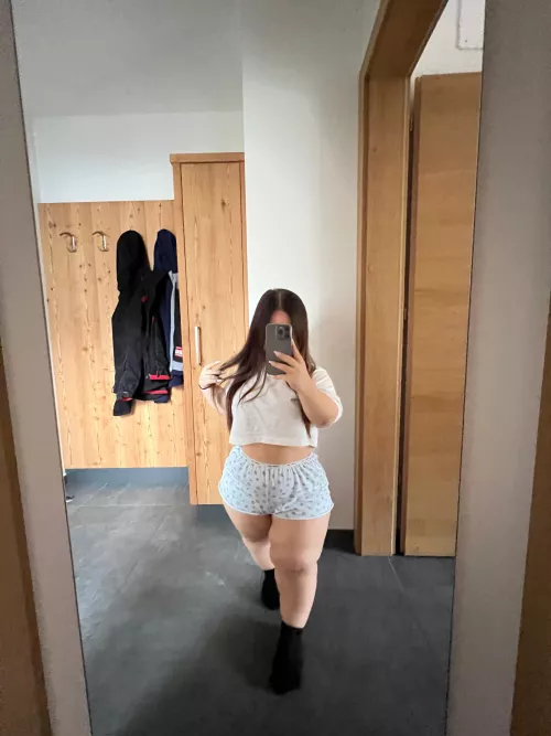 Anyone willing to breed my 4’2 body?