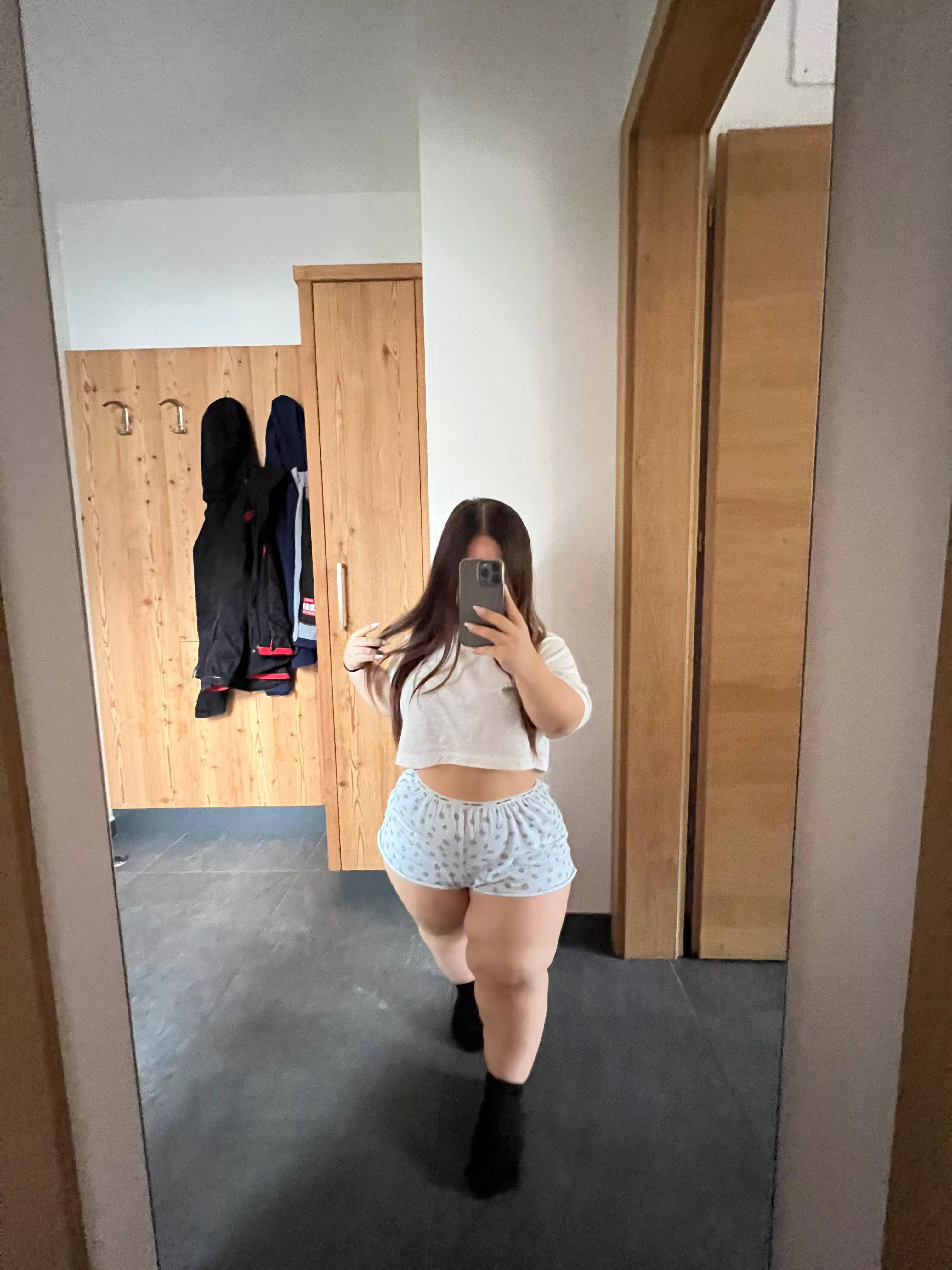 Anyone willing to breed my 4’2 body?