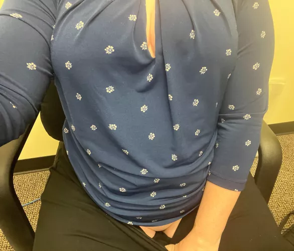 Can you get under my desk and lick me real quick please