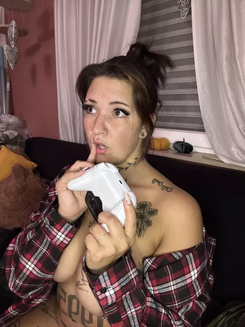 chubby, gamer girls don't just play the game, they win it...