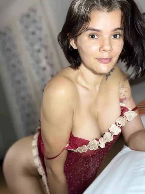 Come and lay on the bed with me, Grandma will be nice to you F61