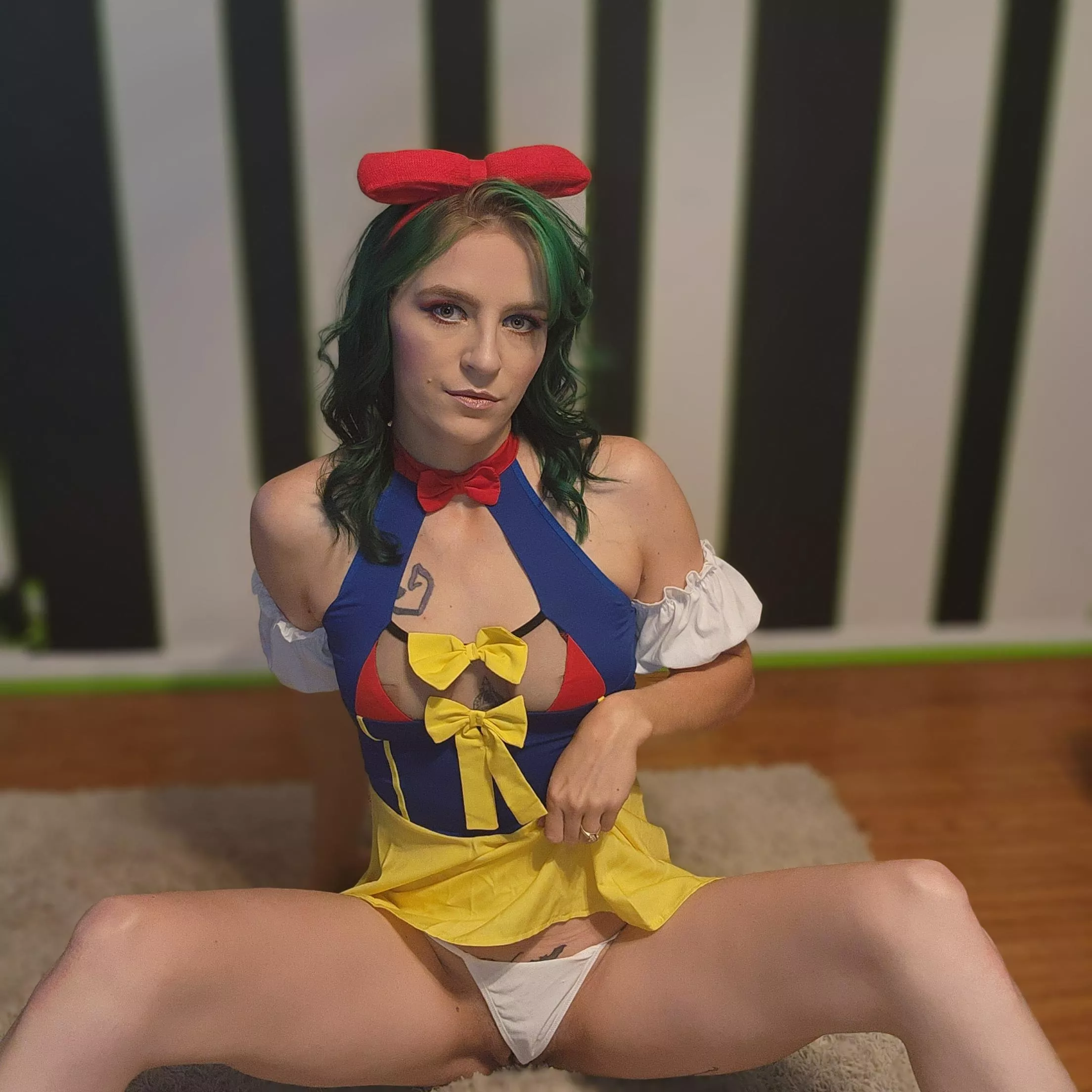 Come to me for all your dirty fantasies 