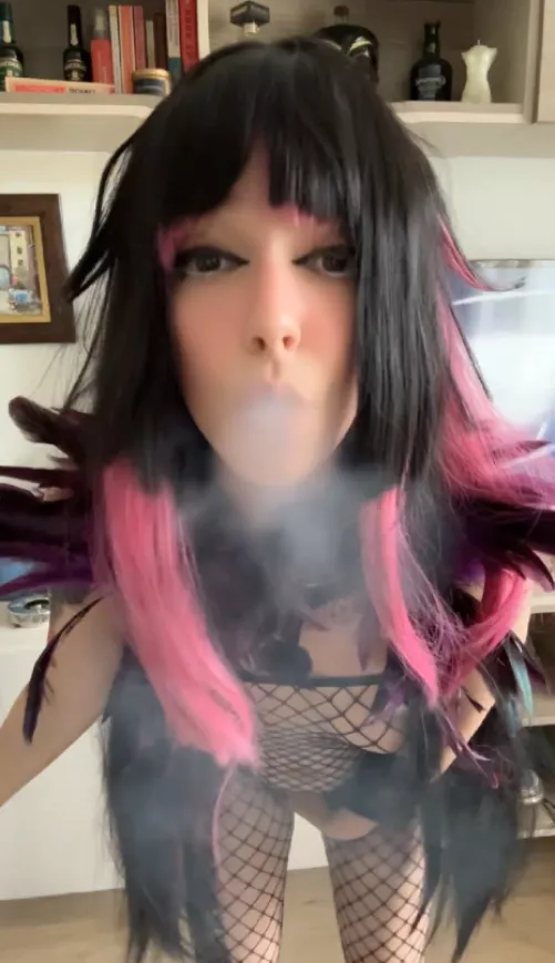Cum closer and take me smoke if you can handle it <3