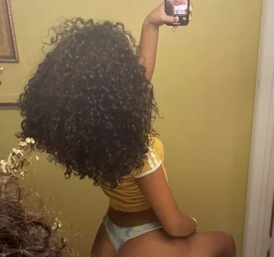 DEAR FINDOM SUBS… isn’t it a perfect day for me to drain your wallet while you watch like the good obedient peasant that you are 