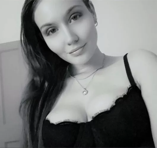 Desire wants to get naughty 😈 in the sheets 🛌 and put you to sleep 💋💦💤 Nicole’s PlayRoom 👑 💋