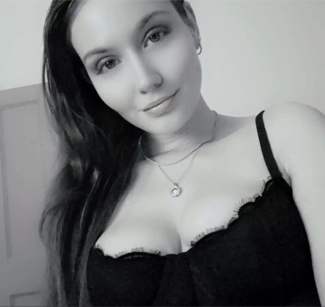 Desire wants to get naughty 😈 in the sheets 🛌 and put you to sleep 💋💦💤 Nicole’s PlayRoom 👑 💋