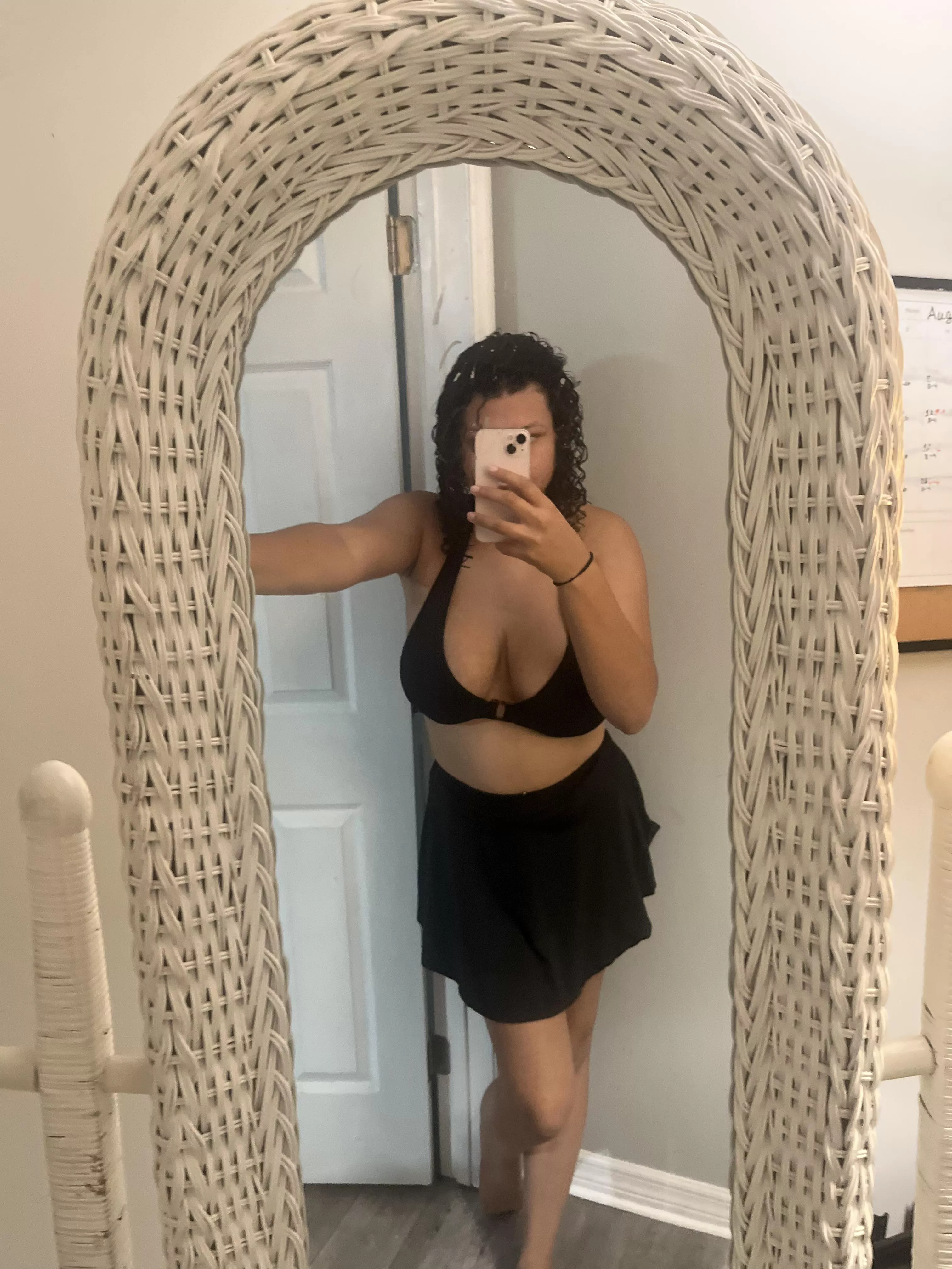 Do we like aussies with big tits here? (I'm the big titted australian in question)