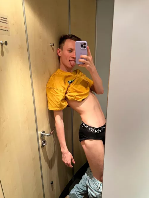 Do you also always take photos in the fitting room?