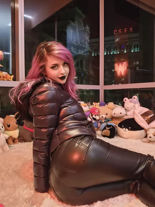 Do you like leather clothing on me?