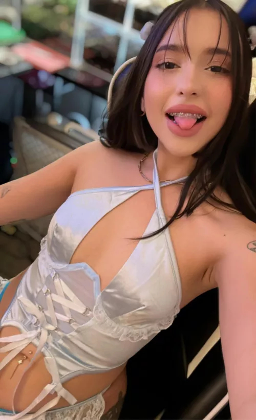 do you like my outfit? i’m a clouddd, cuz i’m high ☁️