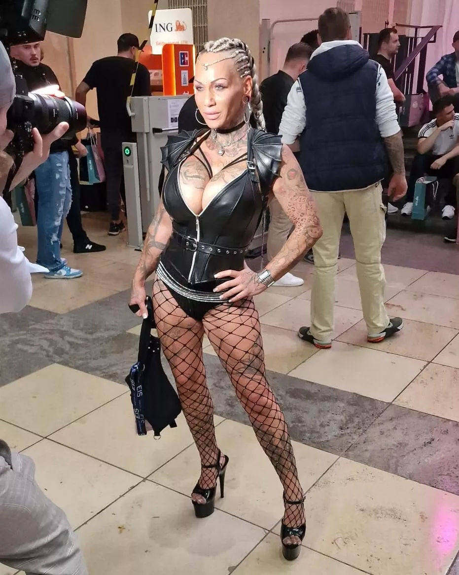 Do you like my outfit?