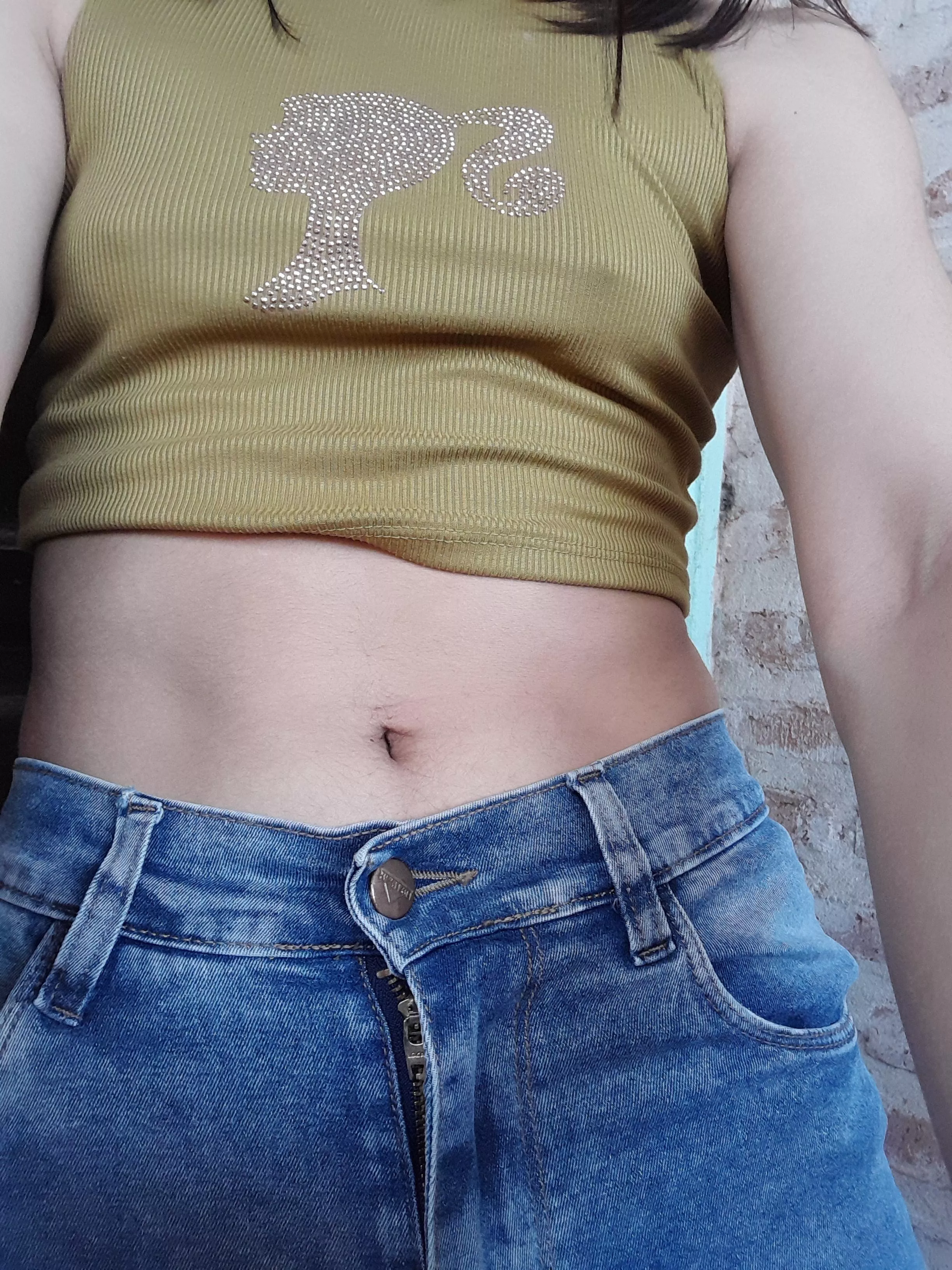 Do you like to play with your navel like Ami?