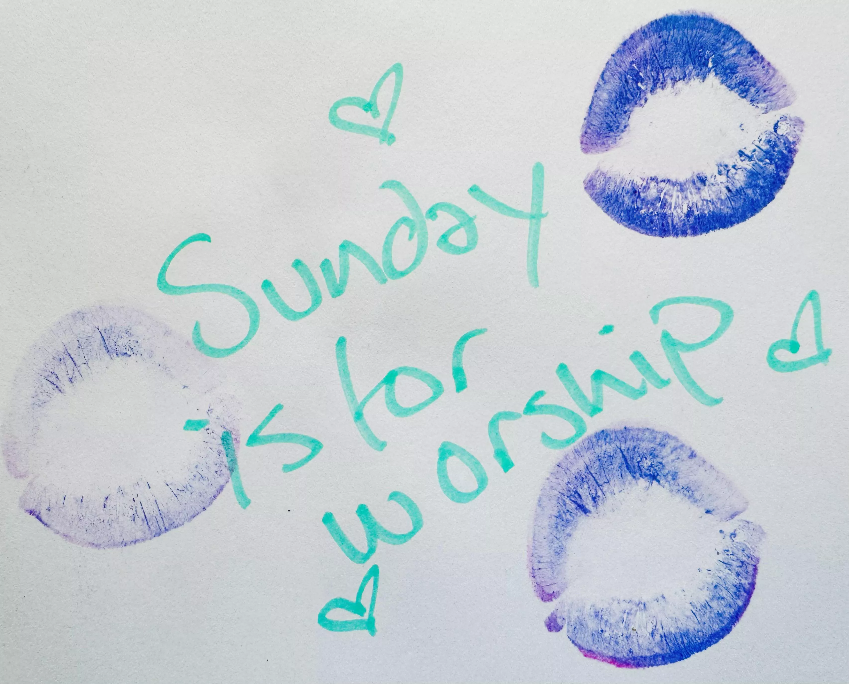 Don’t you just love my lipstick kiss marks? 💜💋💜