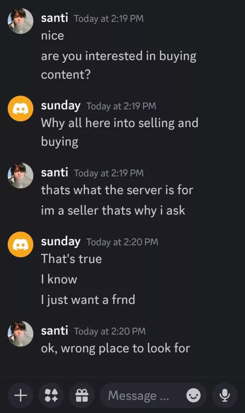dude is in a selling discord server looking for 