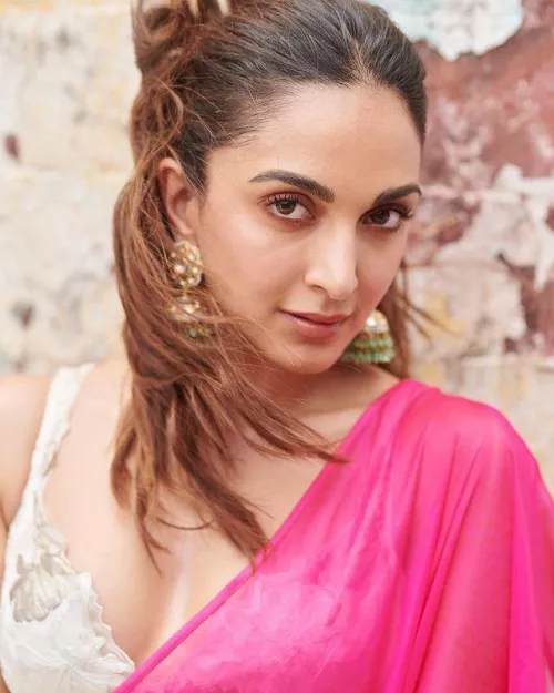 F4m Roleplaying as kiara advani in longterm and detailed roleplay want a para male roleplayer who can feed her and be detailed dm me with your limit and kinks