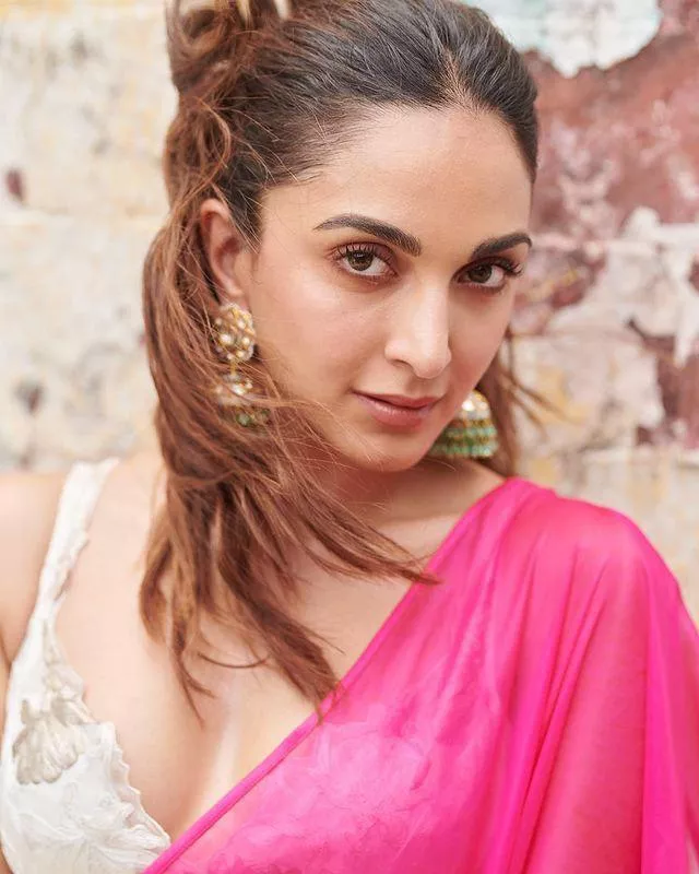 F4m Roleplaying as kiara advani in longterm and detailed roleplay want a para male roleplayer who can feed her and be detailed dm me with your limit and kinks