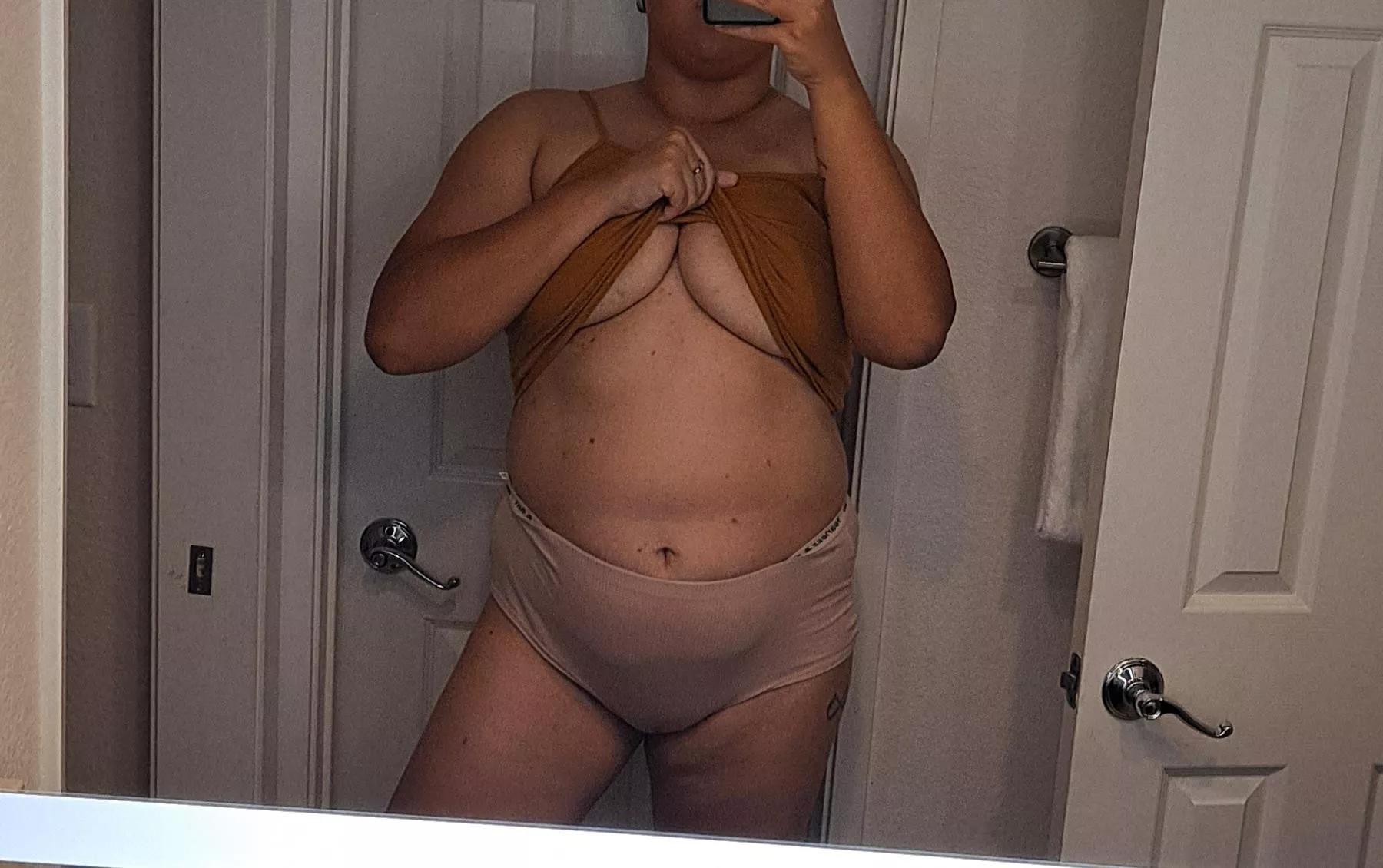 Fill me up and make my tits swell 