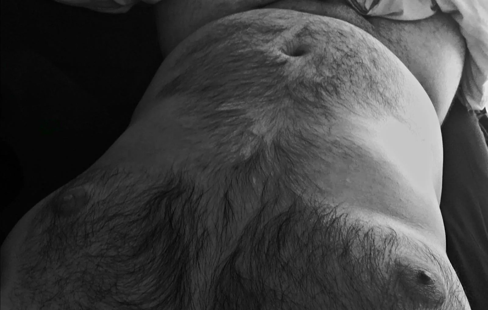 Finally home after a long day. Help me unwind? 😈