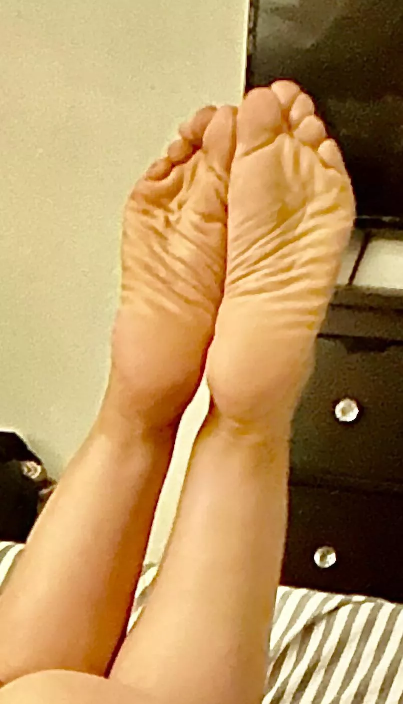 First time sharing pics of her soles, hope u like! 🥰😁