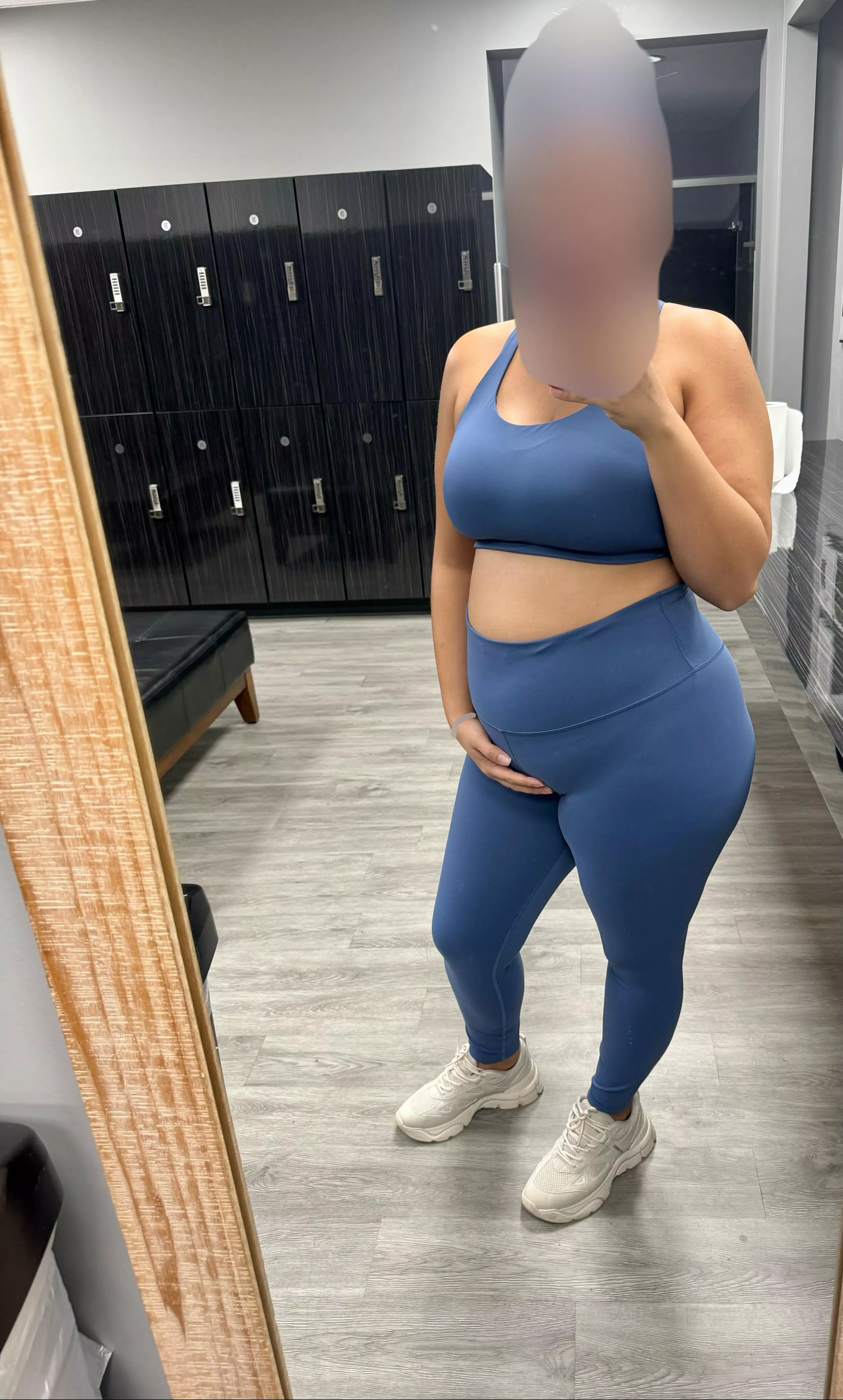 Fit pregnant mommy thong line 