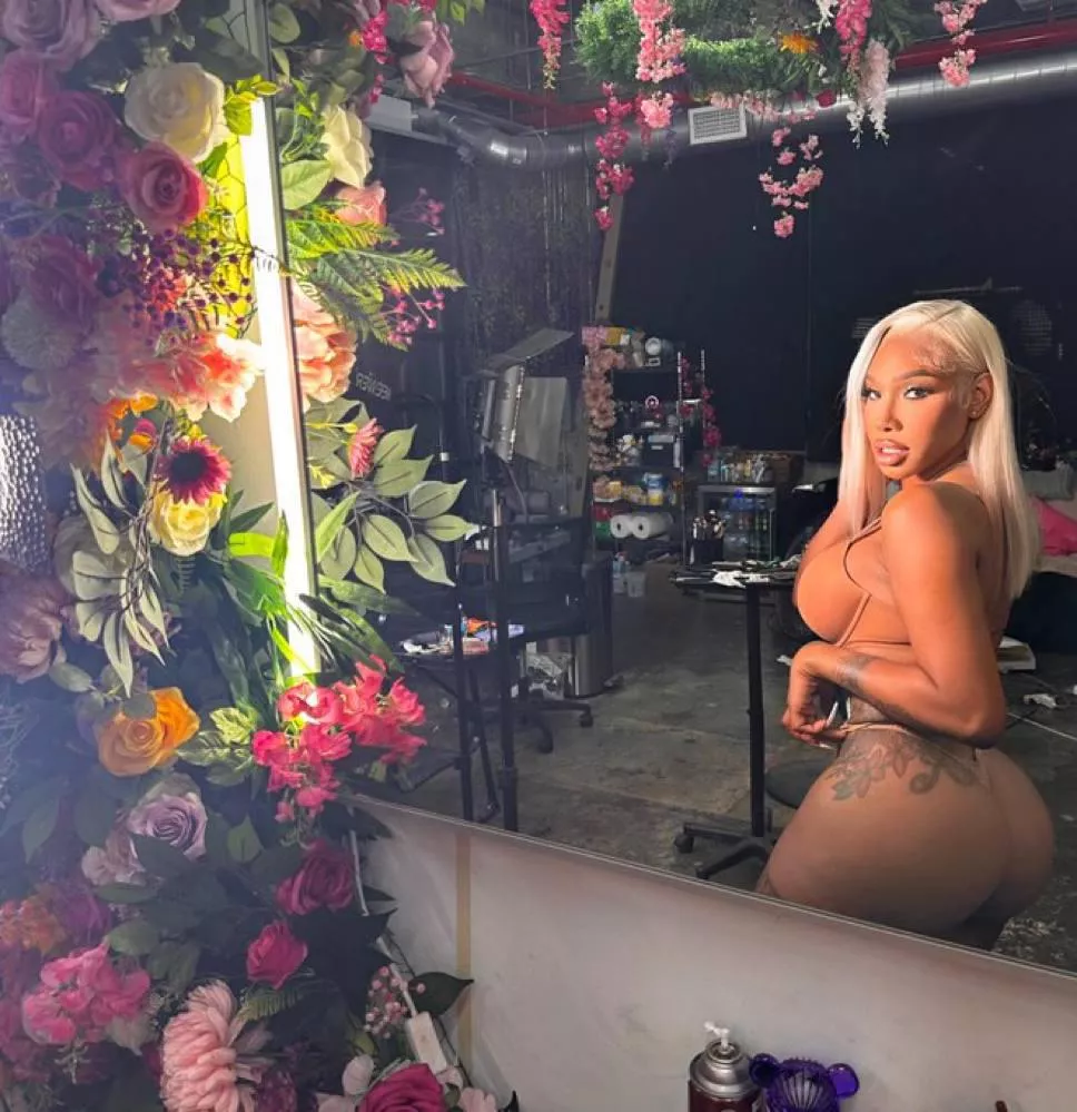 Fuck me in front of the mirror 