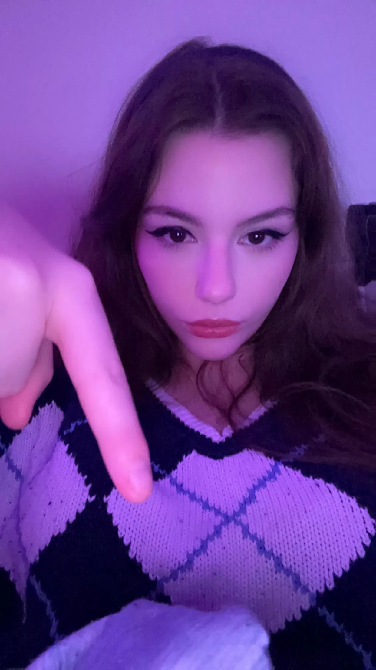 Get down on your knees loser I need a new gaming chair 😍😈