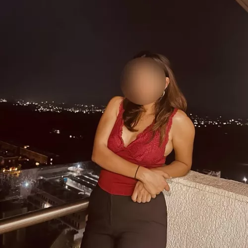 God I wish to be violated on this balcony 🥵