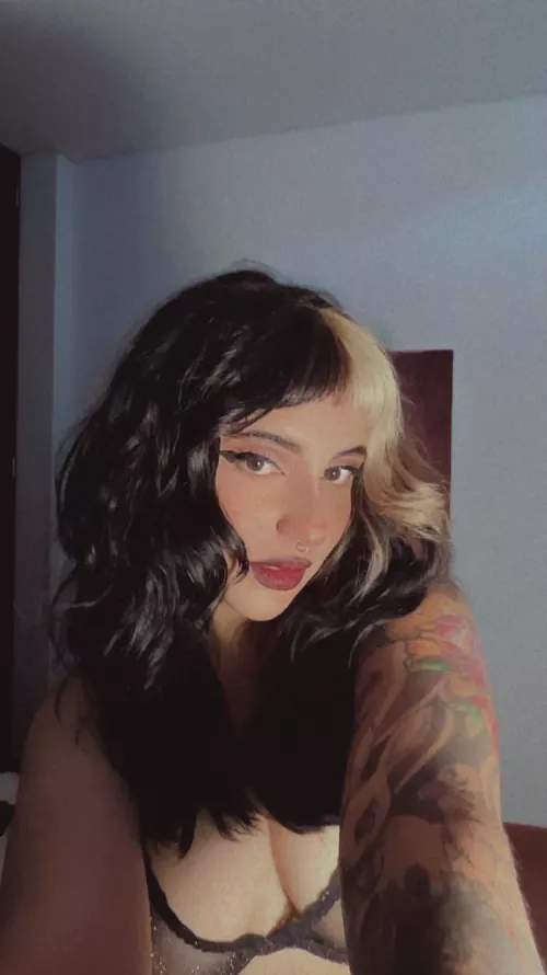 Hey! How are you? If you are looking for someone for sharing your life experiences, have long and very fun talks then I am the right person, so let's talk and don't be shy! Can verify if you want something. Justo online. 