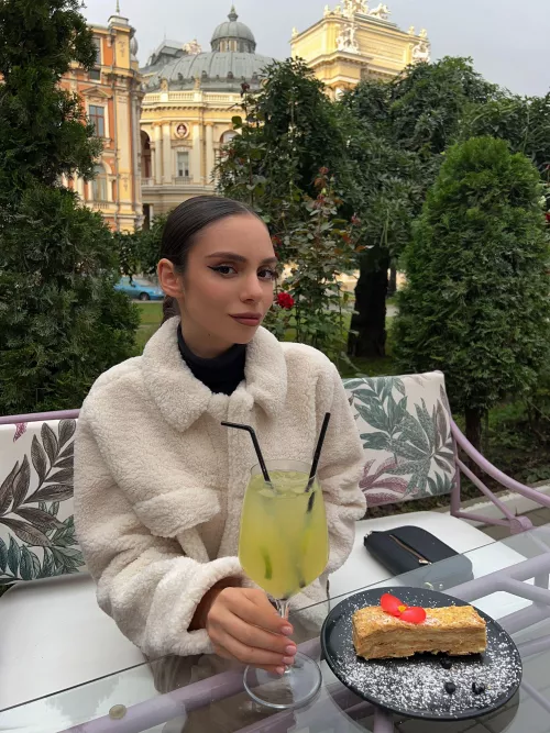 How do you like my outfit