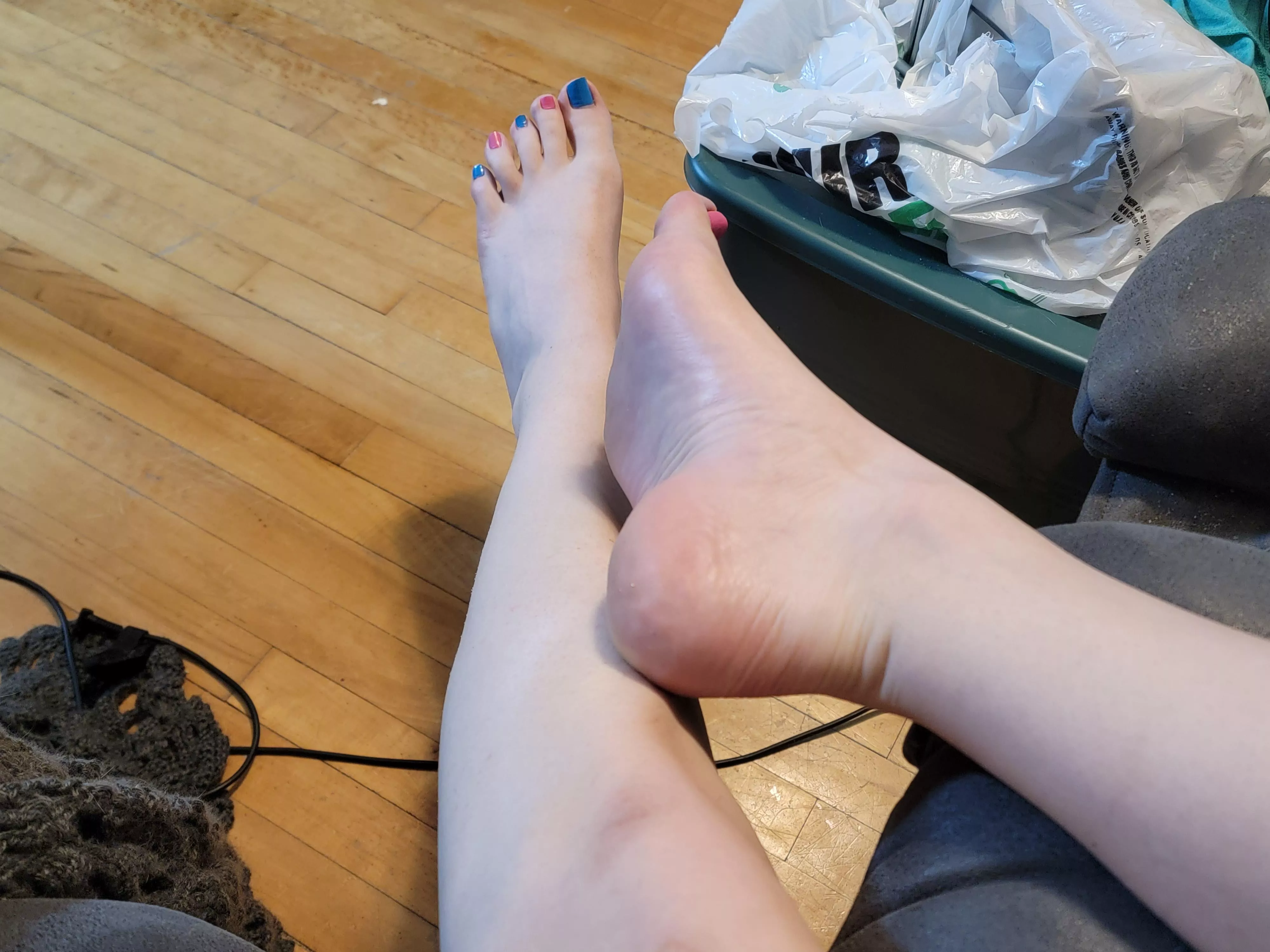 I hope these toes catch your cute eyes 😘