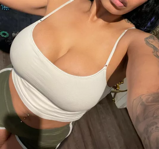 I look more attractive when I wear clothes like this