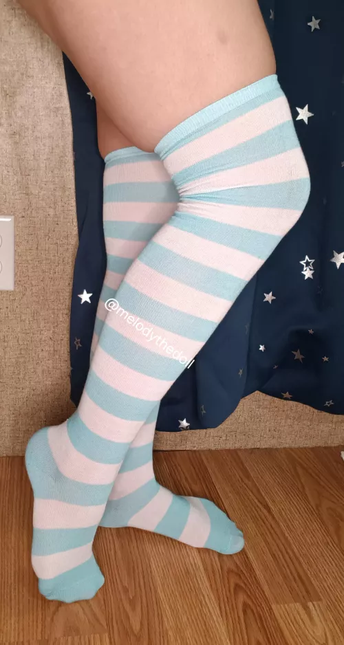 I love knee high socks! 💋