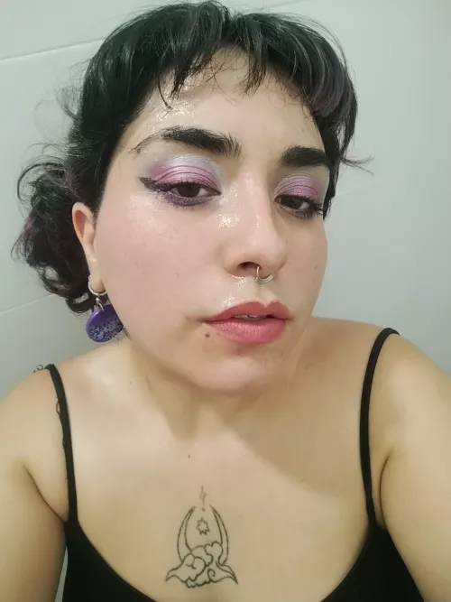 I sweat a lot after my class of twerk wanna see it? 