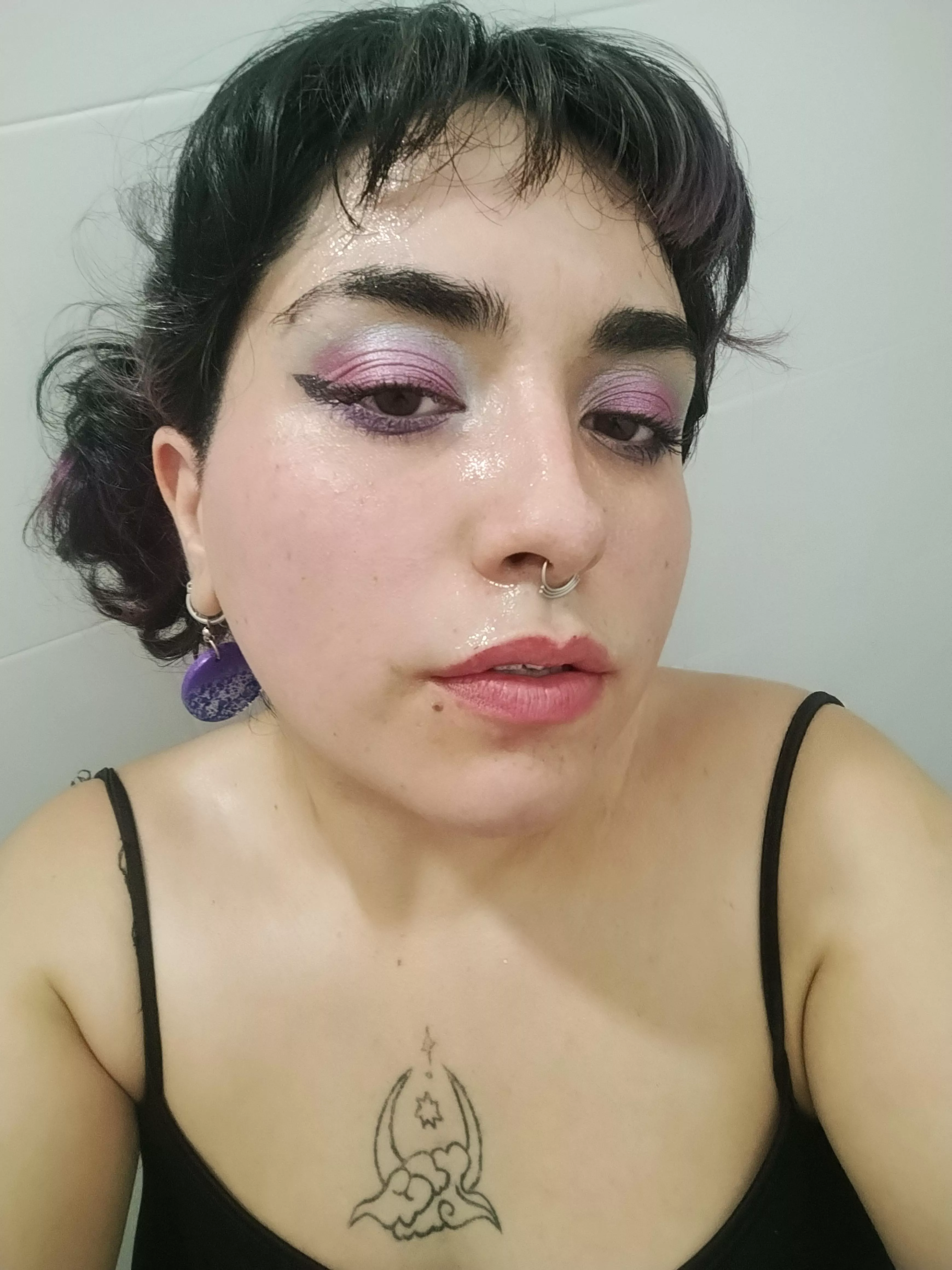 I sweat a lot after my class of twerk wanna see it? 