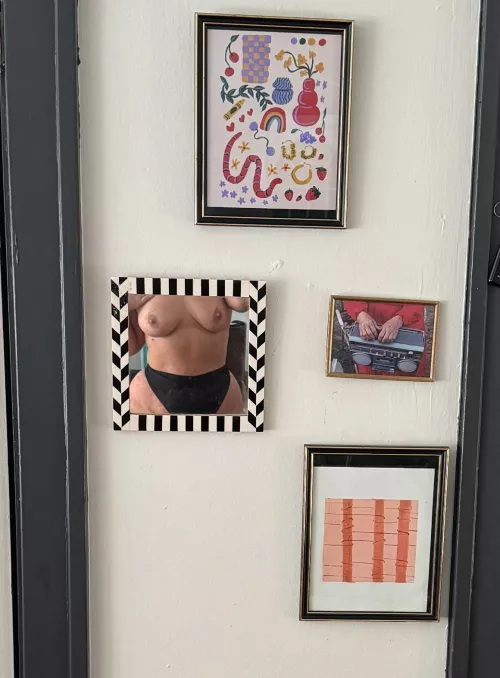 i walk around my apt like this hoping that my neighbors will see 