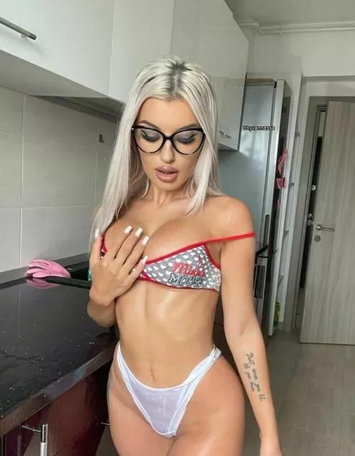 I wanna convince you to spend the night with me