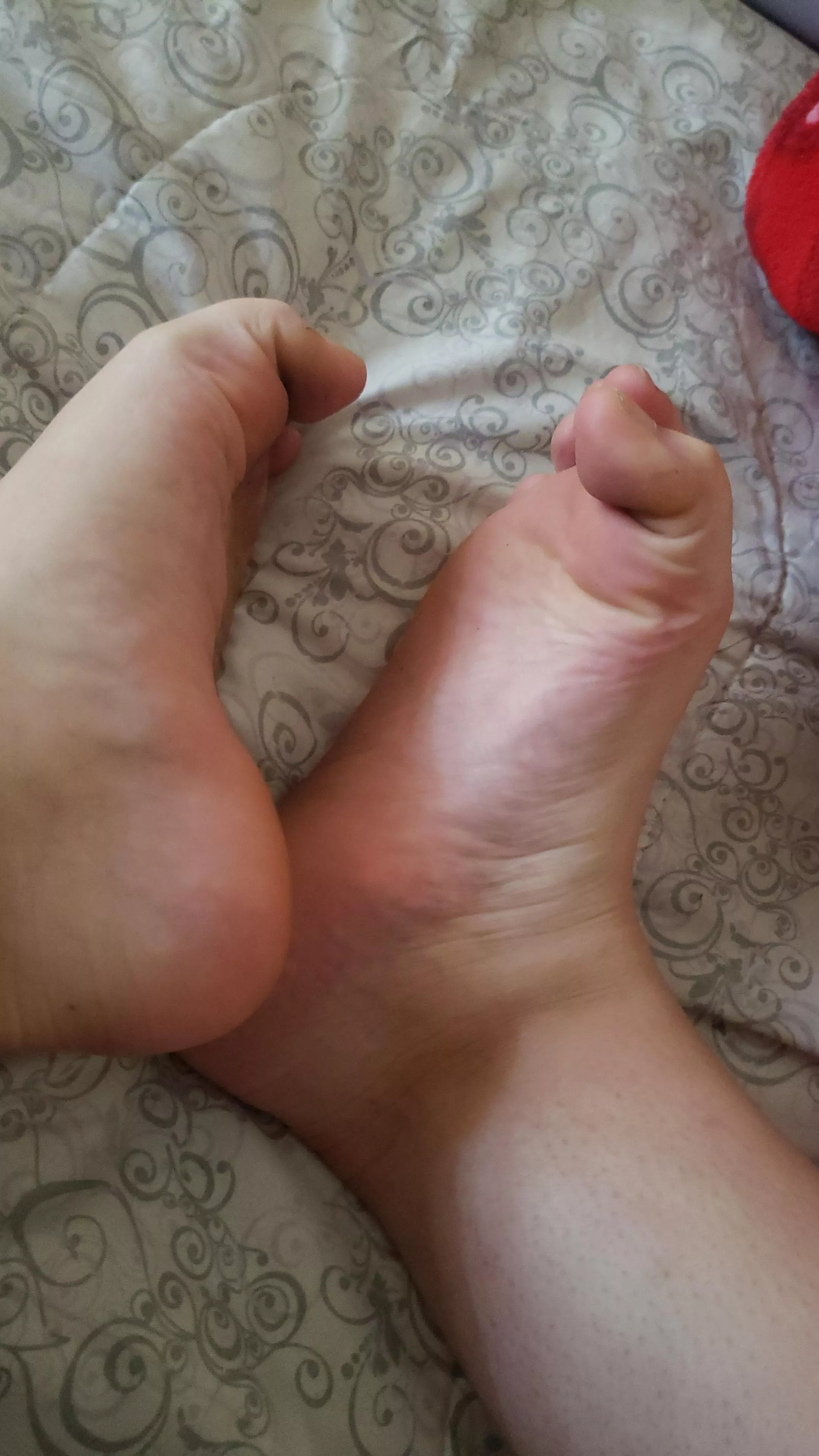 I want to masturbate you with my feet