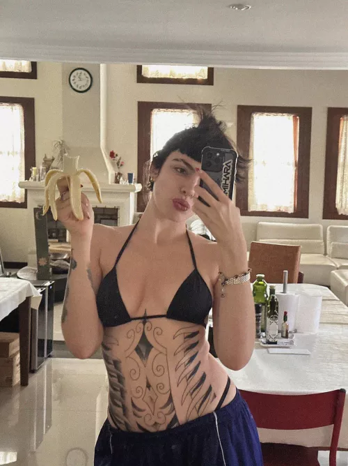 I'm open to any date ideas, just looking for fun ppl to hang out with 23[F4MF]