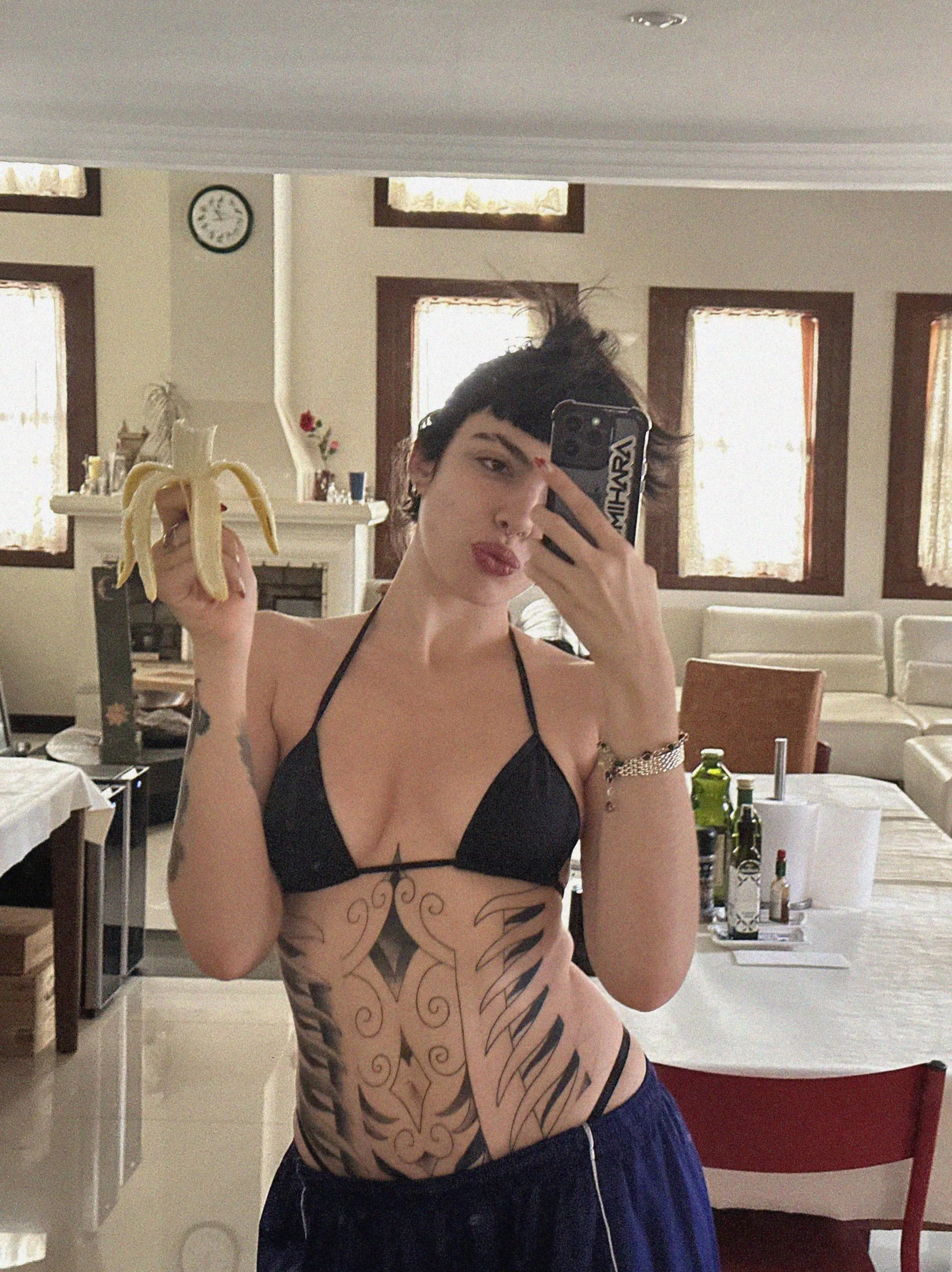 I'm open to any date ideas, just looking for fun ppl to hang out with 23[F4MF]