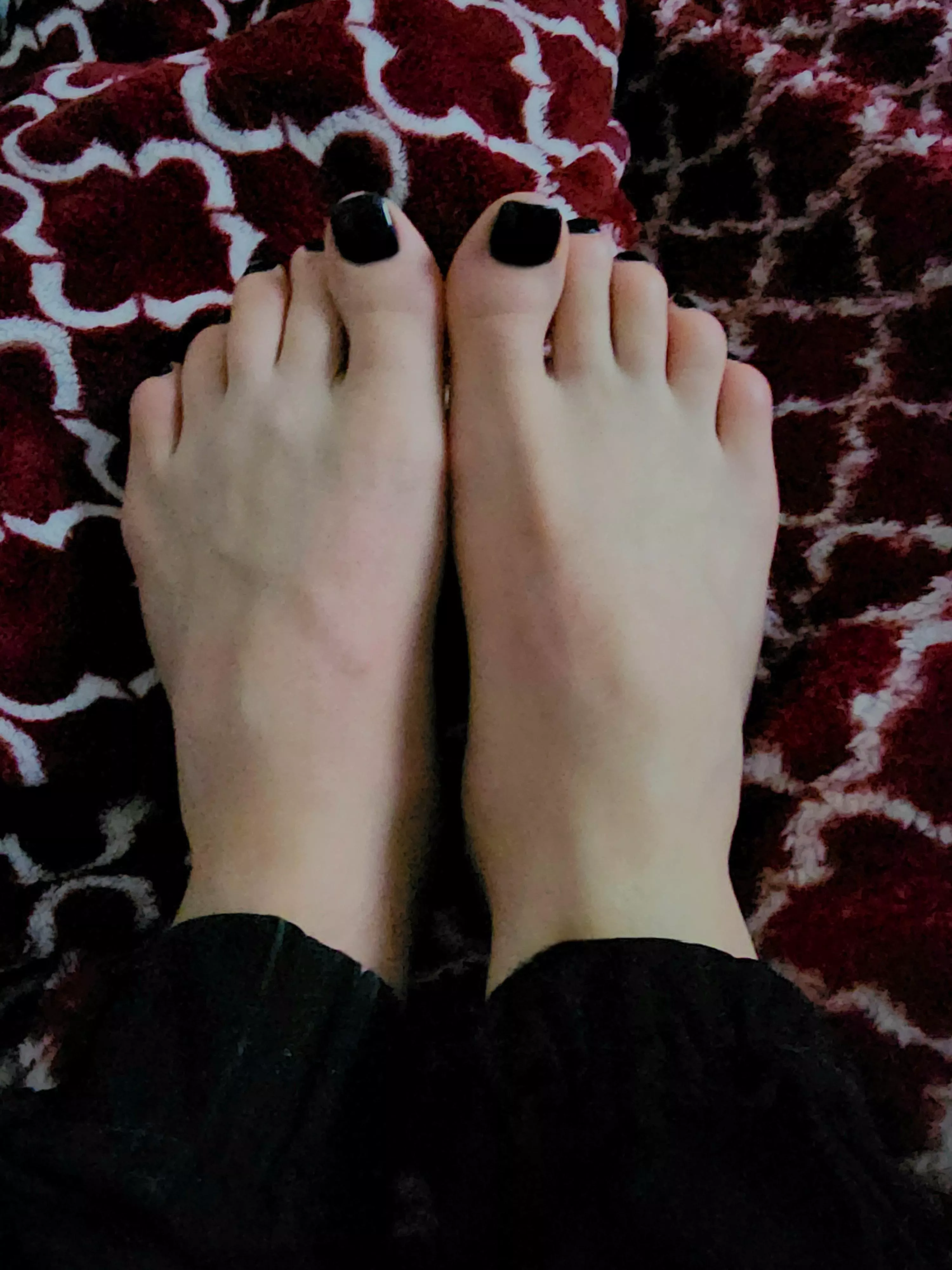 I'm still so proud of painting my toes. Dm if you like them 😊