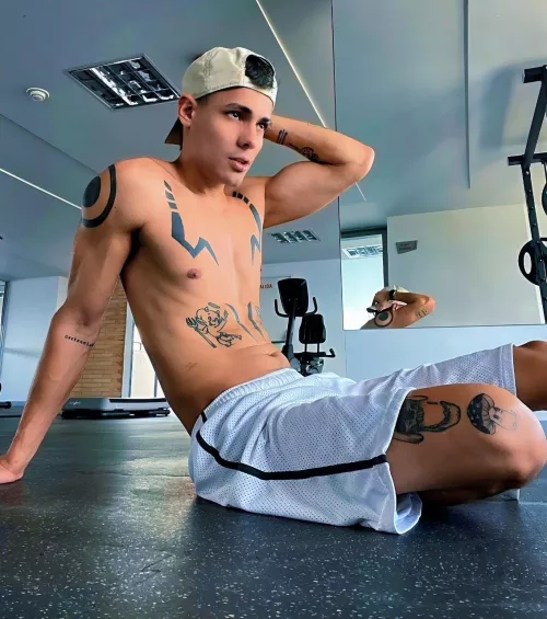 In the gym, training day by day 