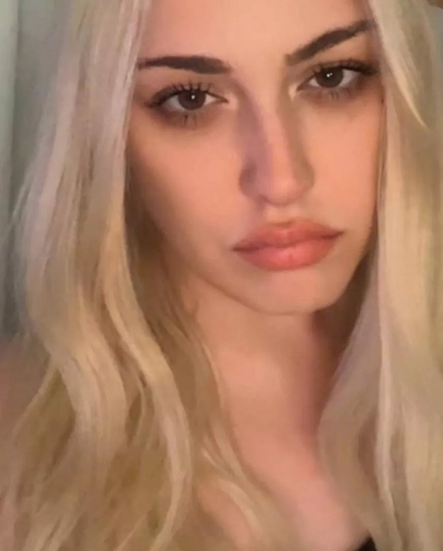 it’s my birthday week. come make yourself broke for me like a good bitch💋 let me trigger you :) 