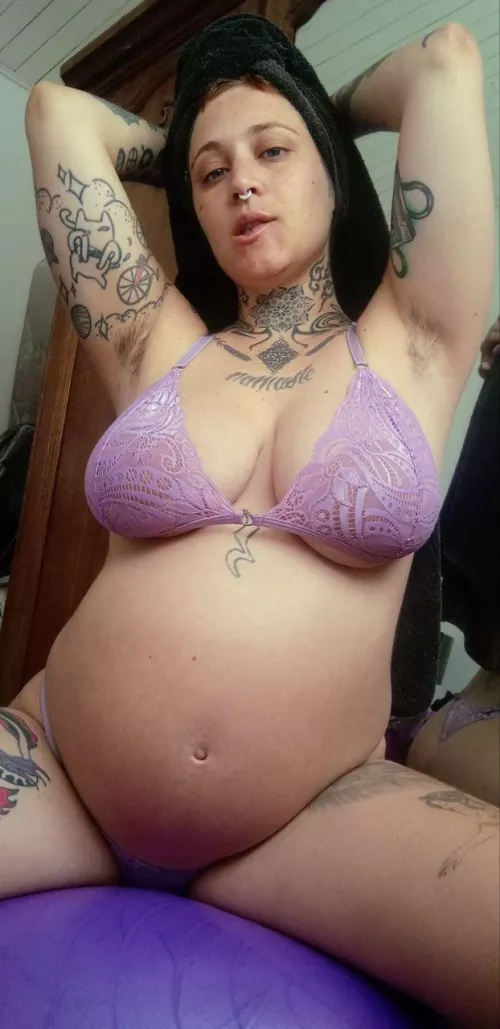 Juicy preggo body and always hairy