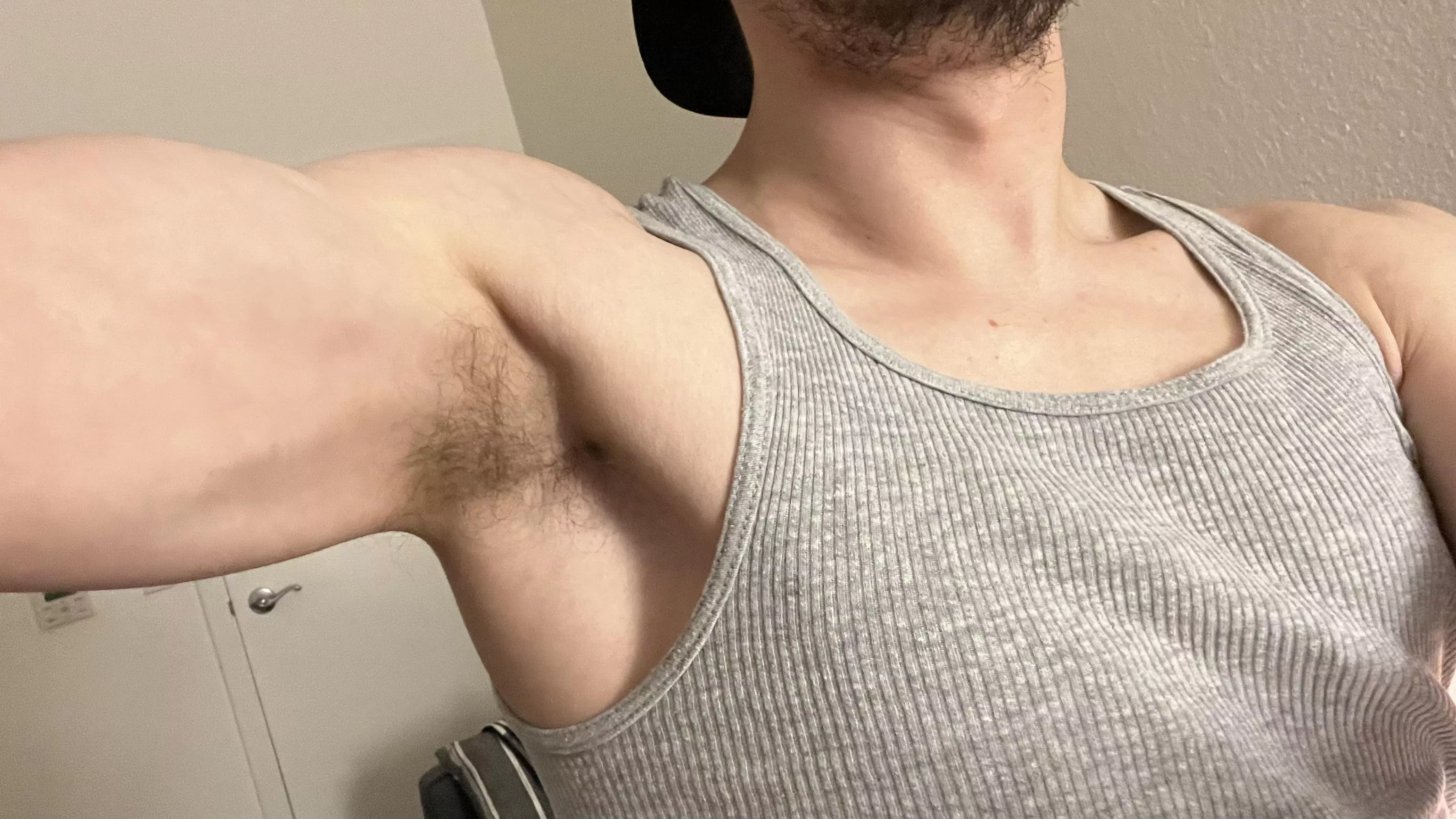 Just casually stretching in front of the bros to see who looks 👀