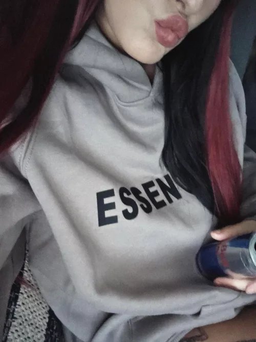 kicking back on my day off and wanting to talk with someone who enjoys good vibes! F27