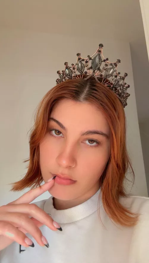 Kneel and recognize me as your Queen👑